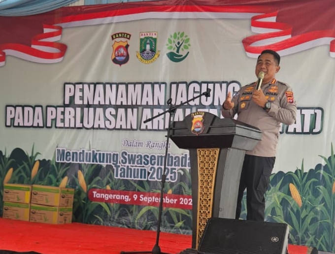 Foto: Kapolresta Tangerang memberikan sambutan pada kegiatan penanaman jagung perluasan areal tanam di Desa Buniayu Tangerang, (9/9/2025).